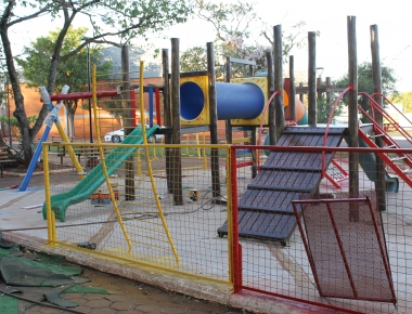 Praça Willy Barth de Mercedes está recebendo nova pintura 